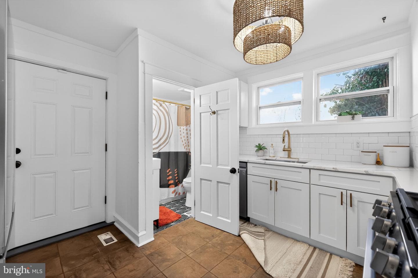 446 Vernon Street photo 13