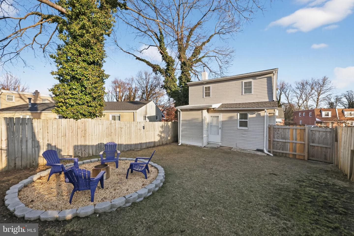 446 Vernon Street photo 2