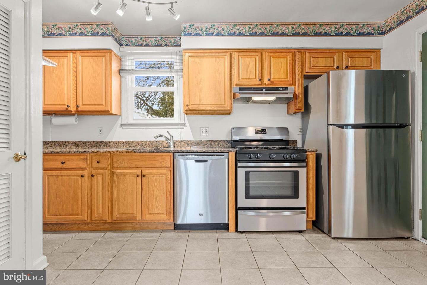 22 Longwood Drive photo 6