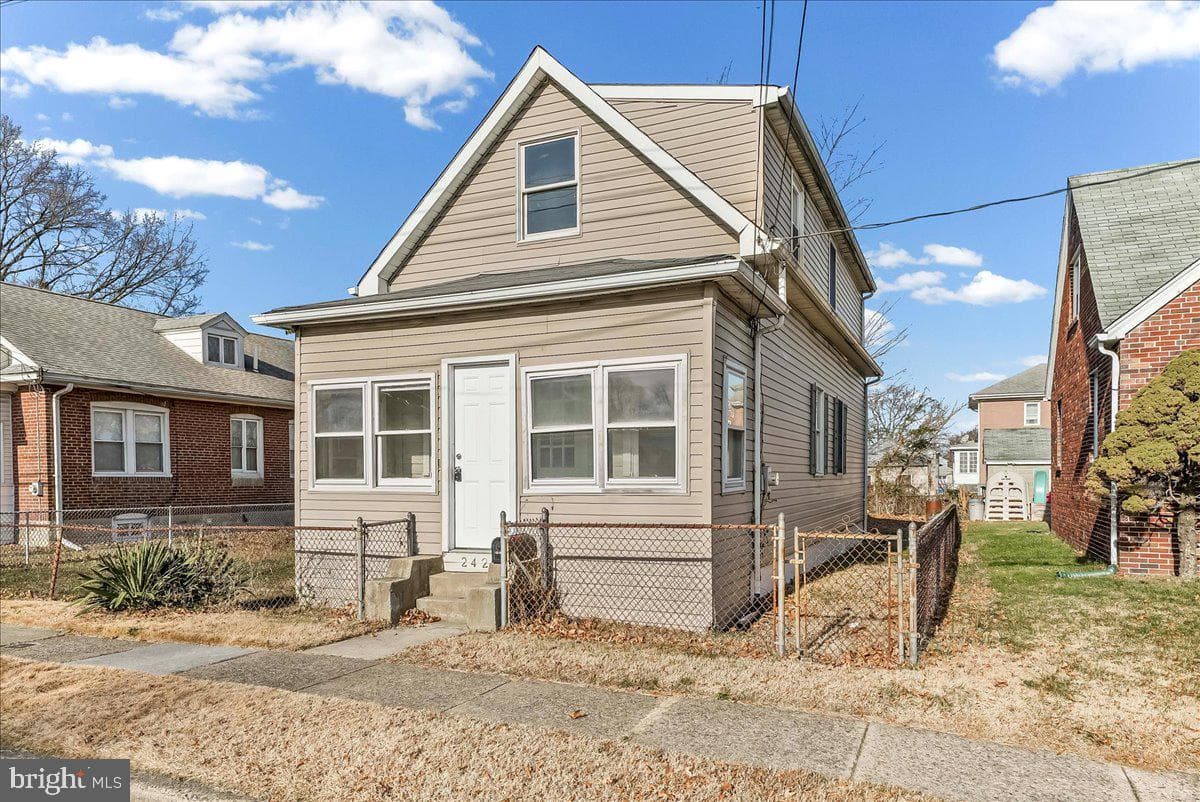 242 Seneca Street photo 1