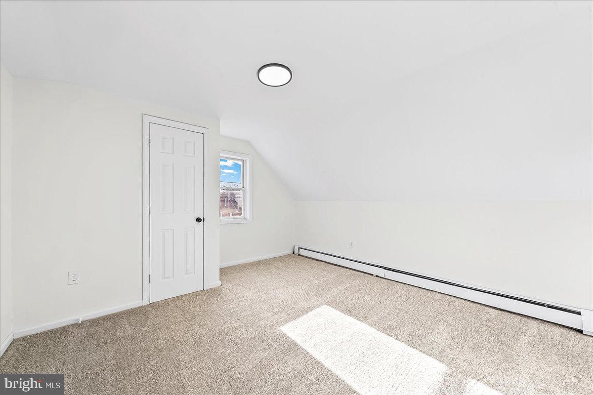 242 Seneca Street photo 18