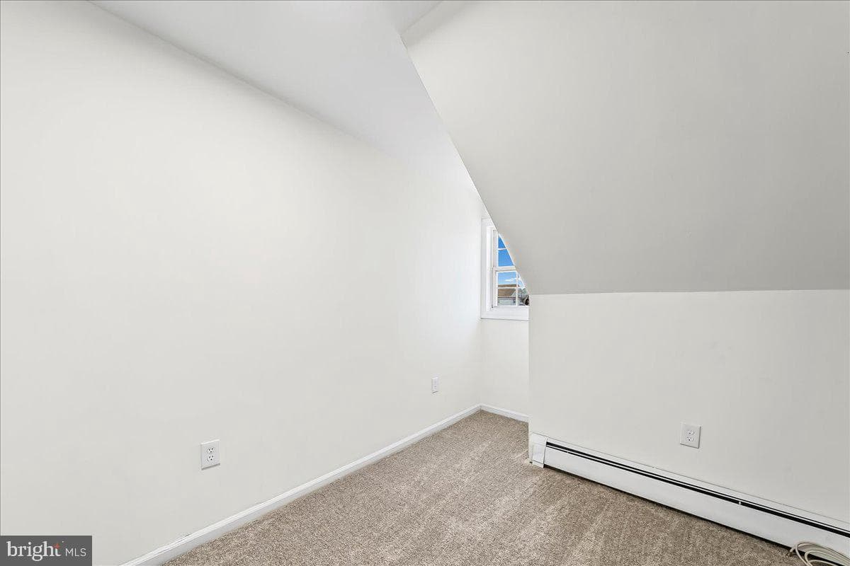 242 Seneca Street photo 20