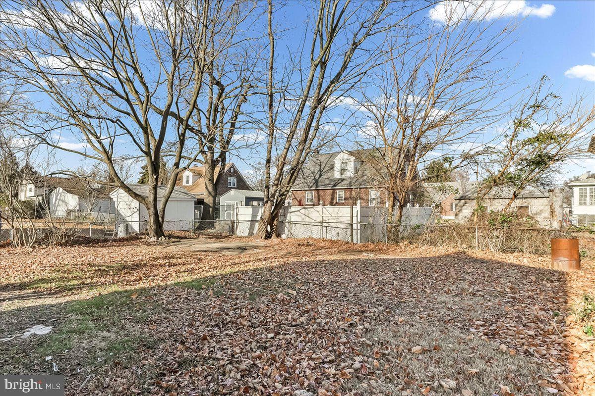 242 Seneca Street photo 28