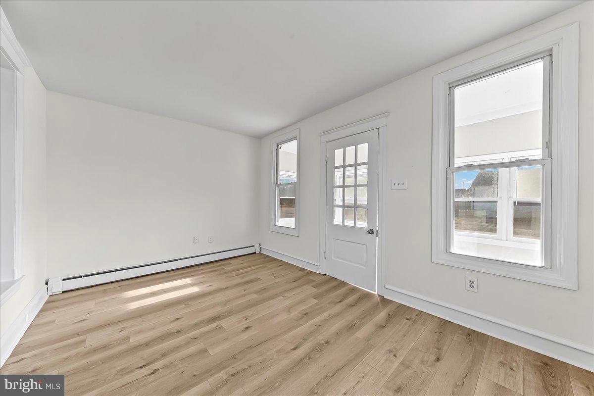 242 Seneca Street photo 4
