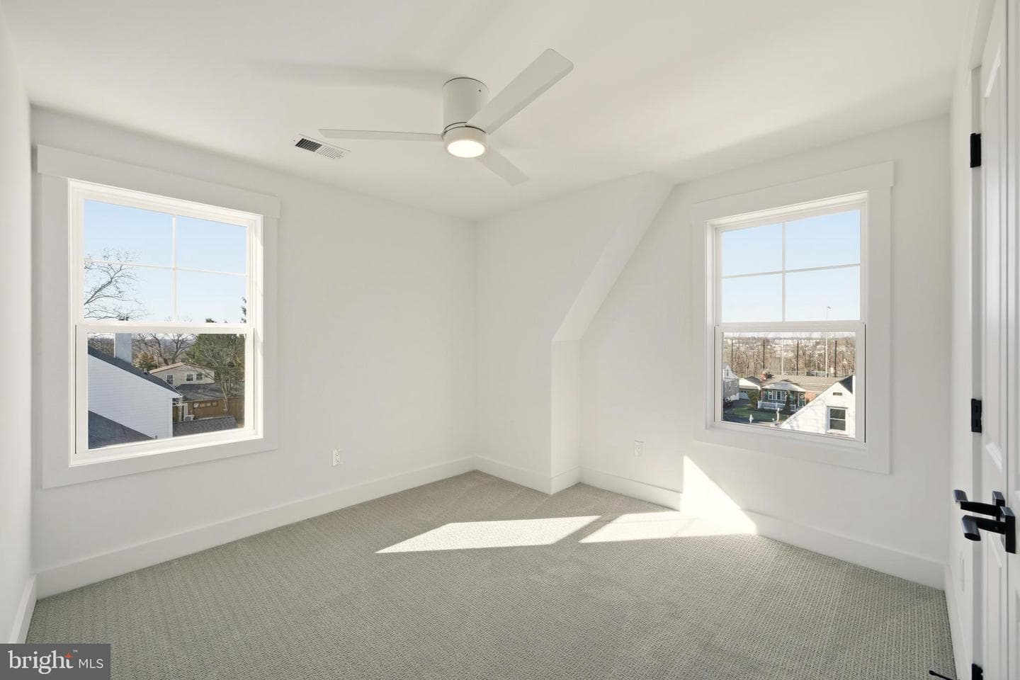 204 3rd Avenue photo 29