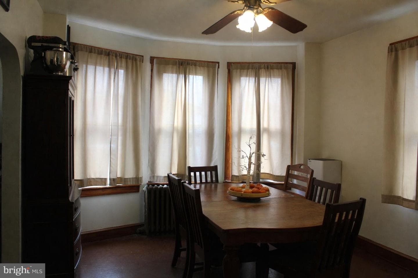 1616 Ward Street photo 4