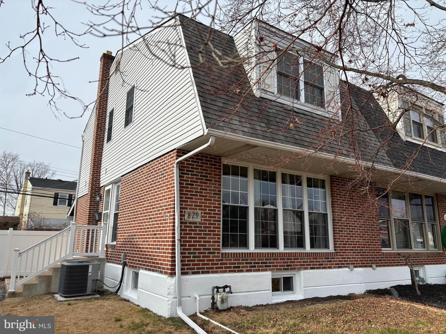 829 Hood Road photo 1