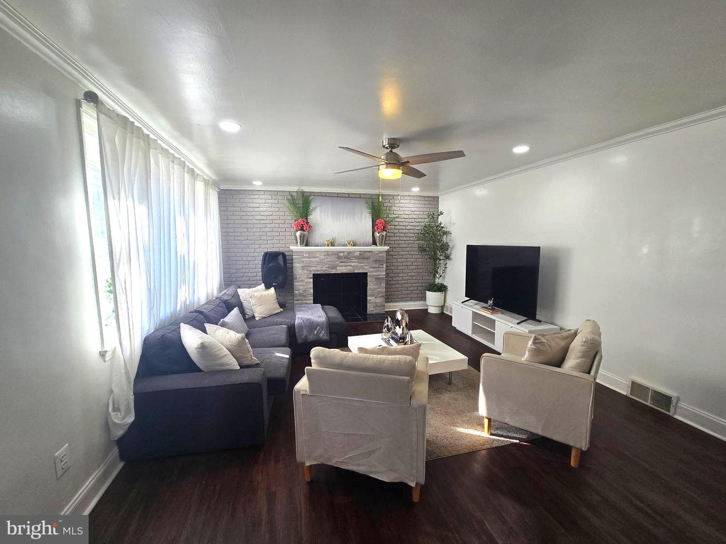 1303 Manor Road photo 3