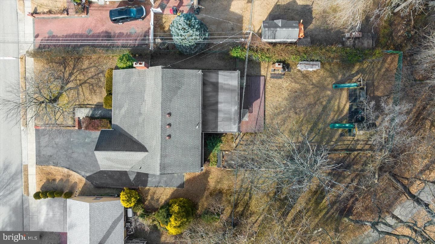 303 Perry Street photo 37
