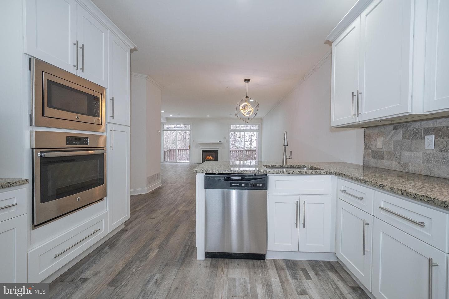 514 Waters Edge photo 6