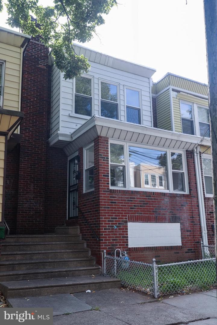 225 Wright Avenue photo 4