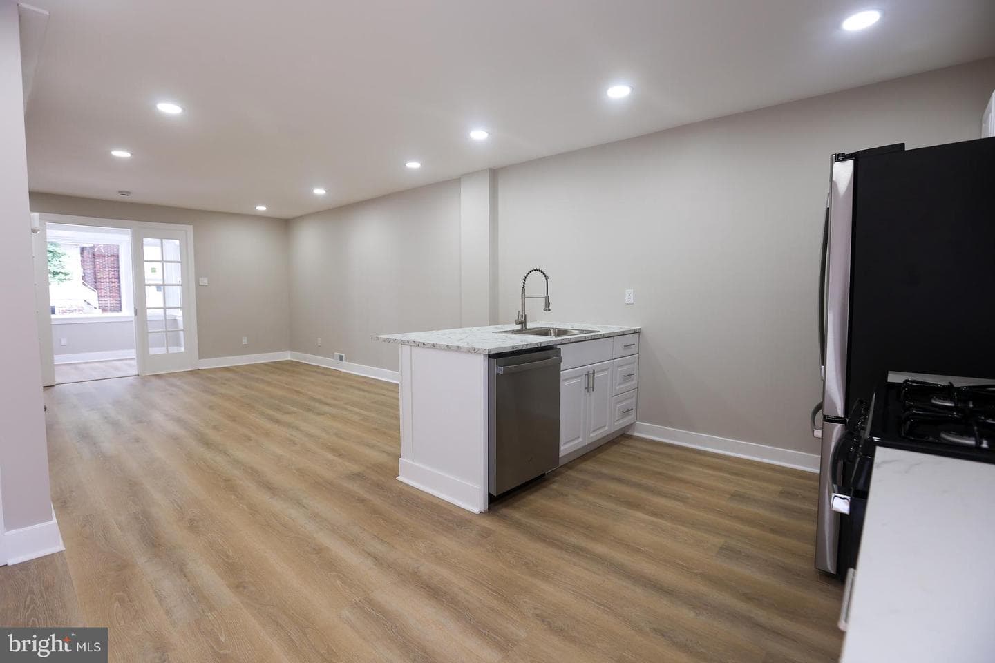 225 Wright Avenue photo 8