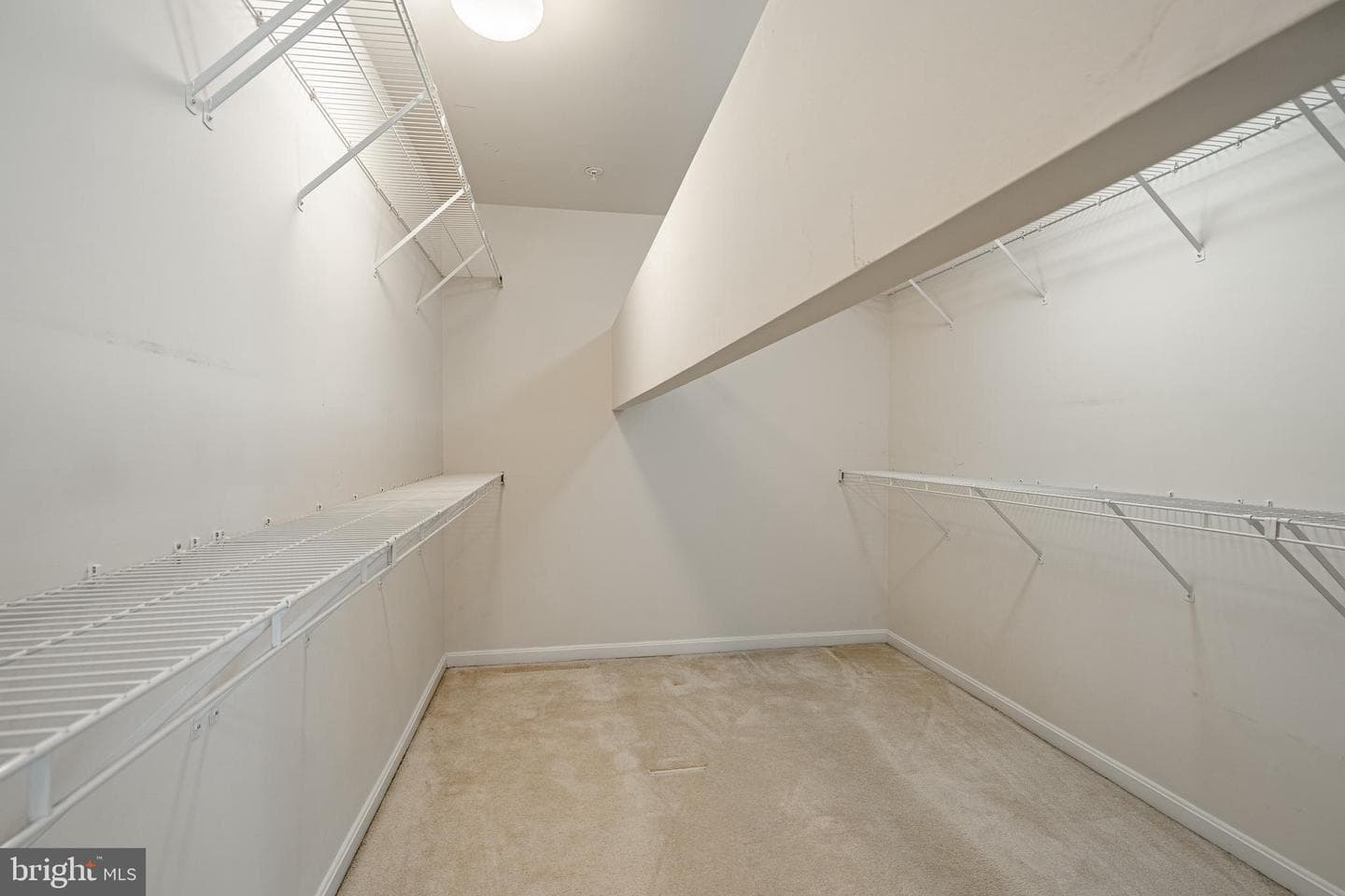 115 Camelot Lane photo 32