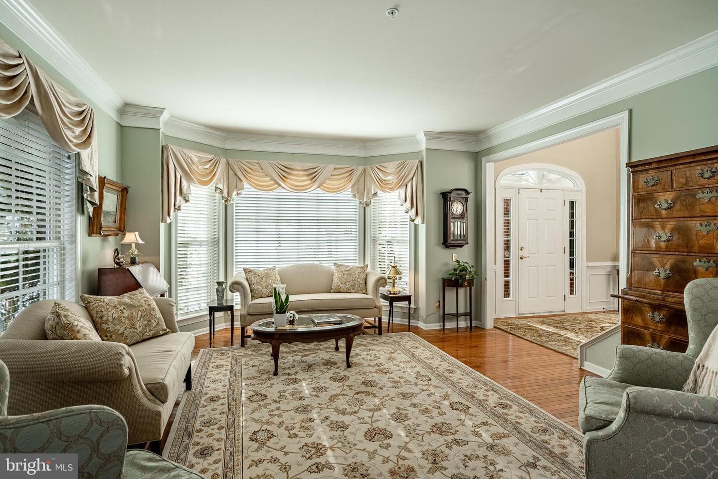 115 Camelot Lane photo 8