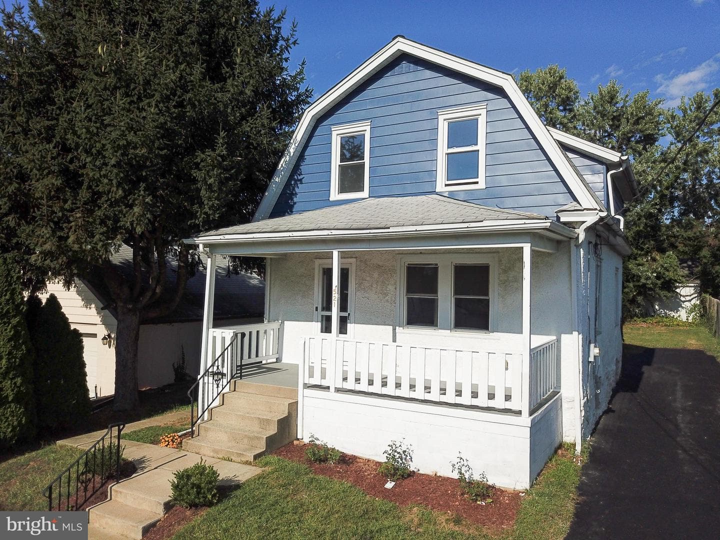 521 Blythe Avenue photo 1