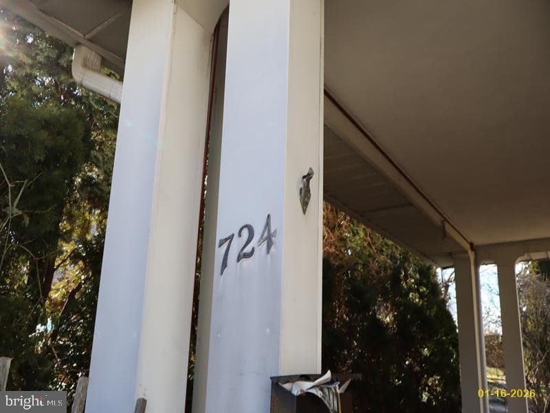724 Loraine Street photo 2