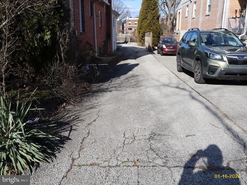 724 Loraine Street photo 6