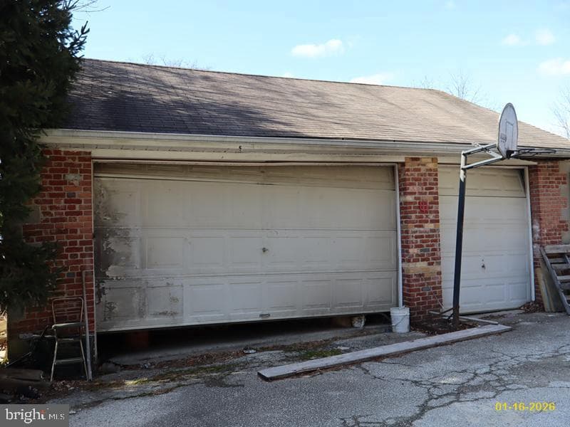 724 Loraine Street photo 7