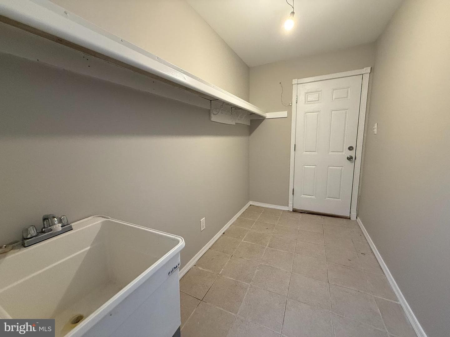 745 Windsor Place photo 11