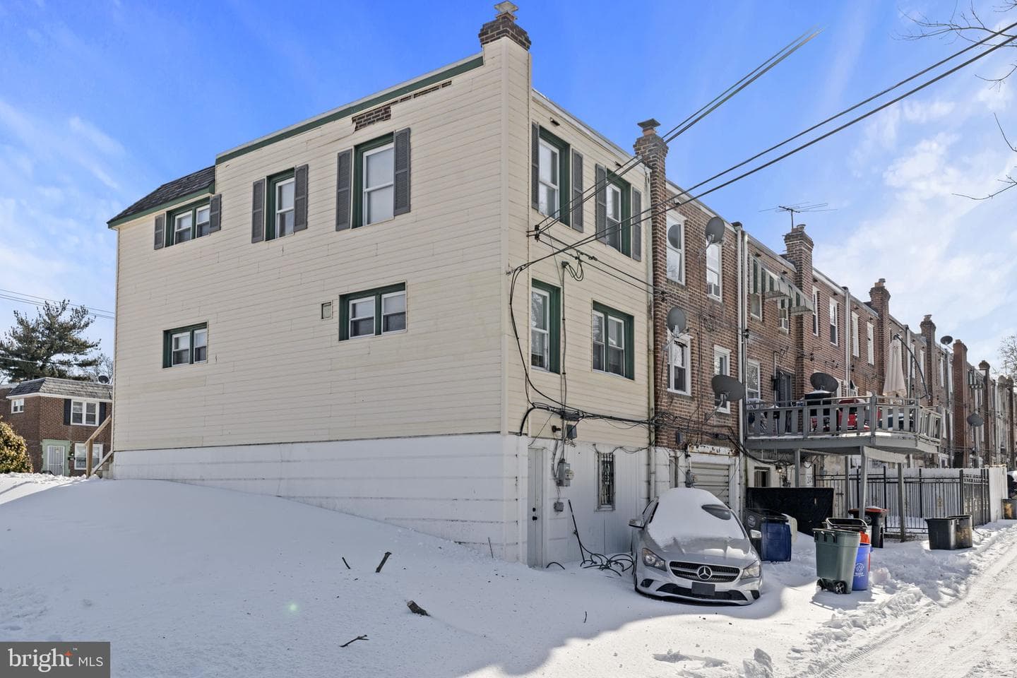 200 W 21st Street photo 3