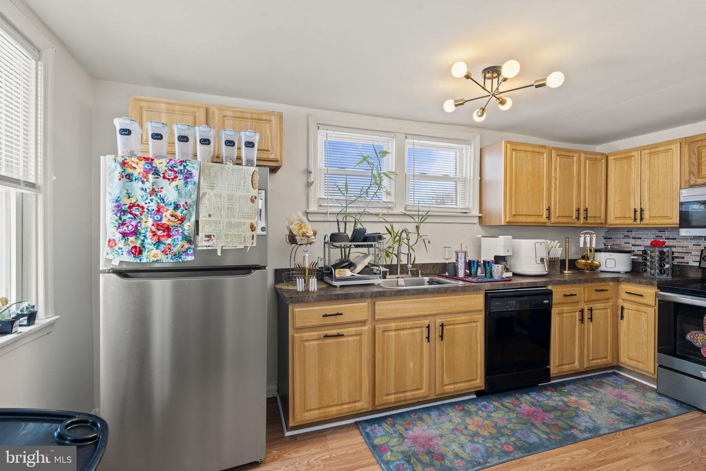 200 W 21st Street photo 8