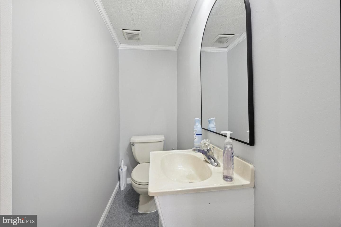 1542 Summit Street photo 13