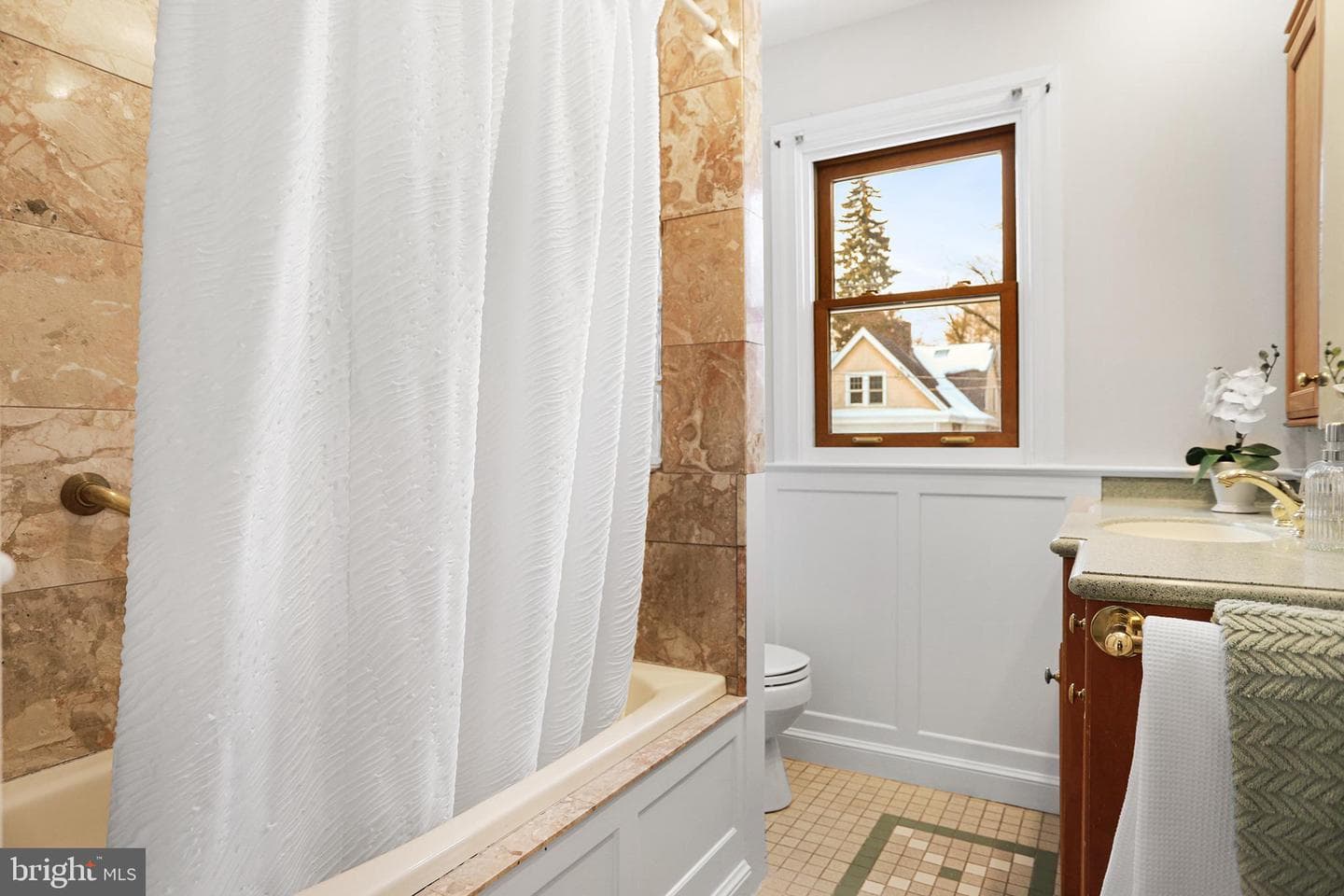 1217 Larchmont Avenue photo 22