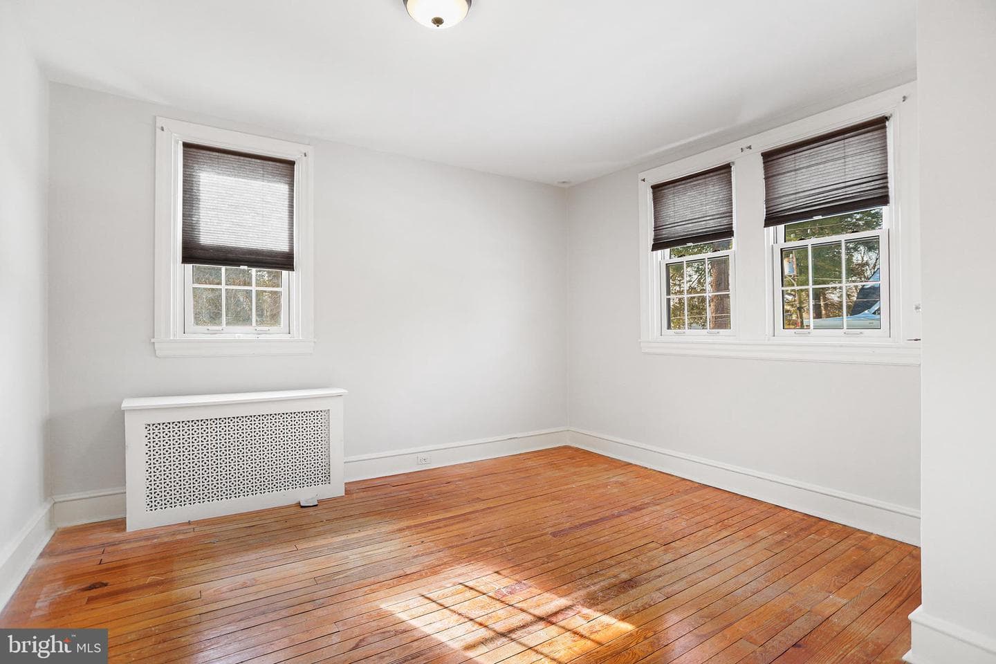 1217 Larchmont Avenue photo 24