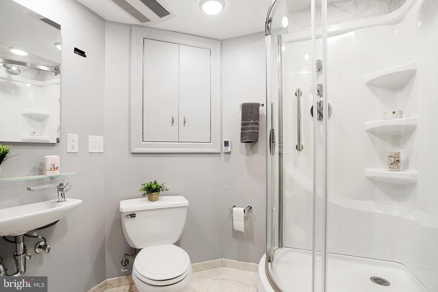 1217 Larchmont Avenue photo 26