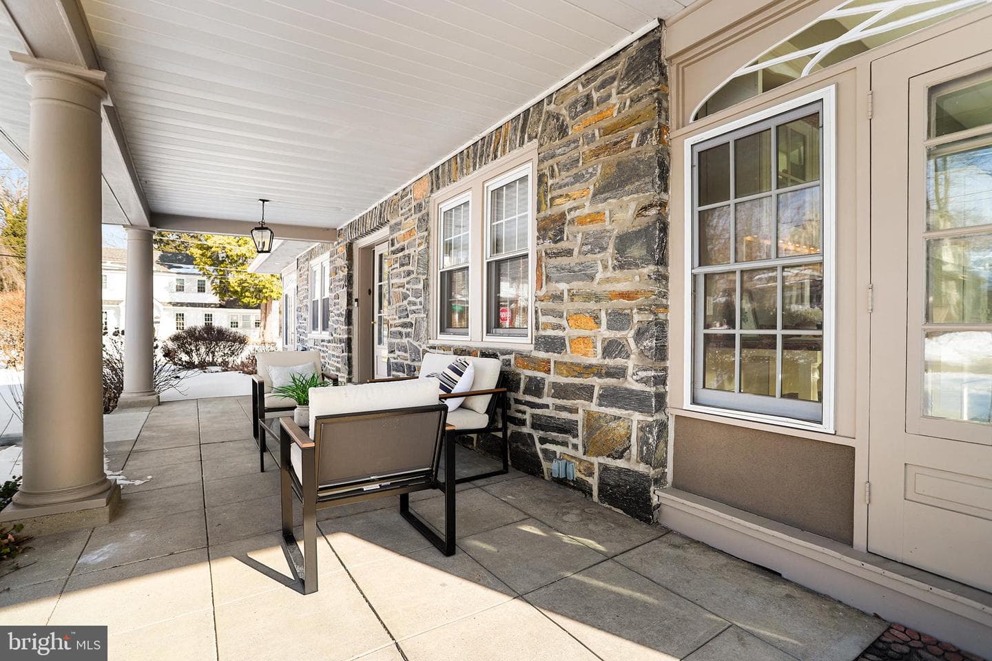 1217 Larchmont Avenue photo 4