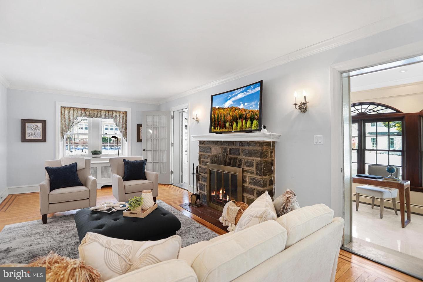 1217 Larchmont Avenue photo 7
