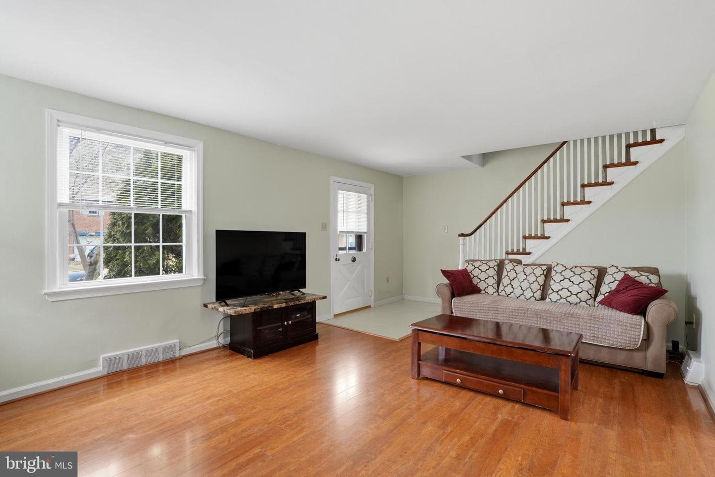 905 Addingham Avenue photo 4