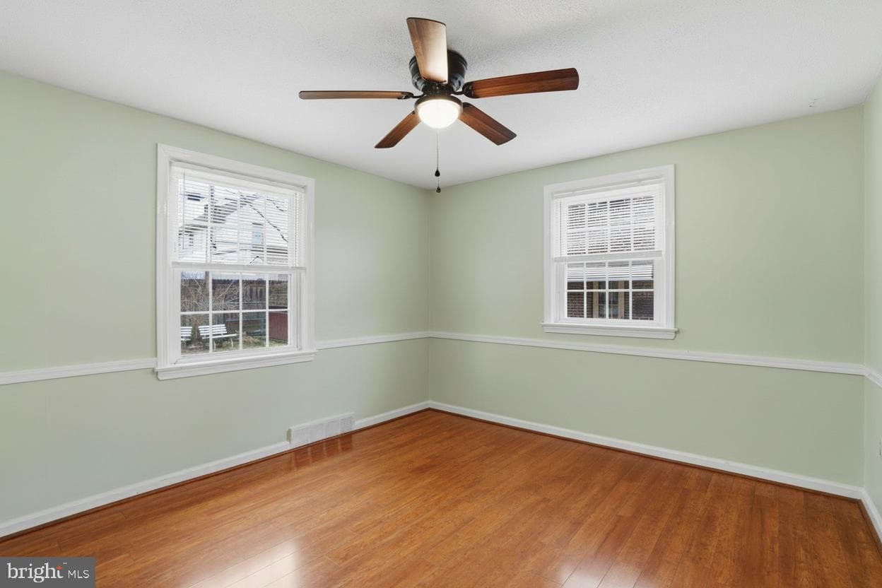 905 Addingham Avenue photo 6