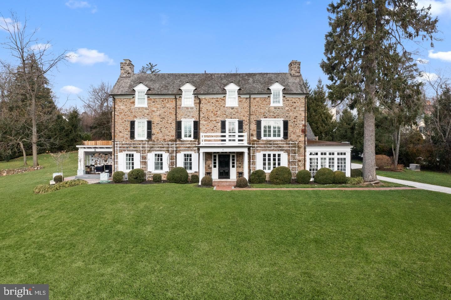 658 Brooke Road photo 2