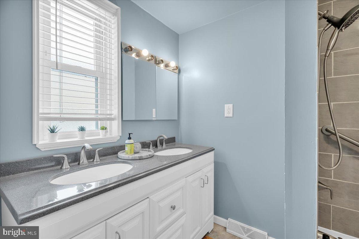 1230 Bryan Street photo 20