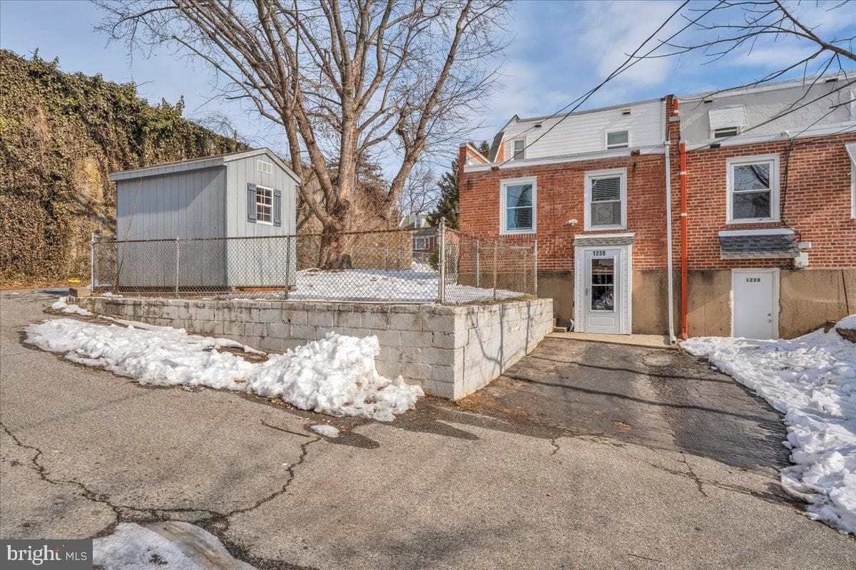 1230 Bryan Street photo 22