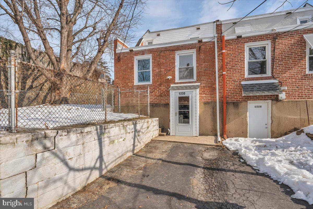 1230 Bryan Street photo 23