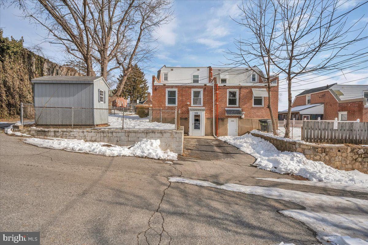 1230 Bryan Street photo 24