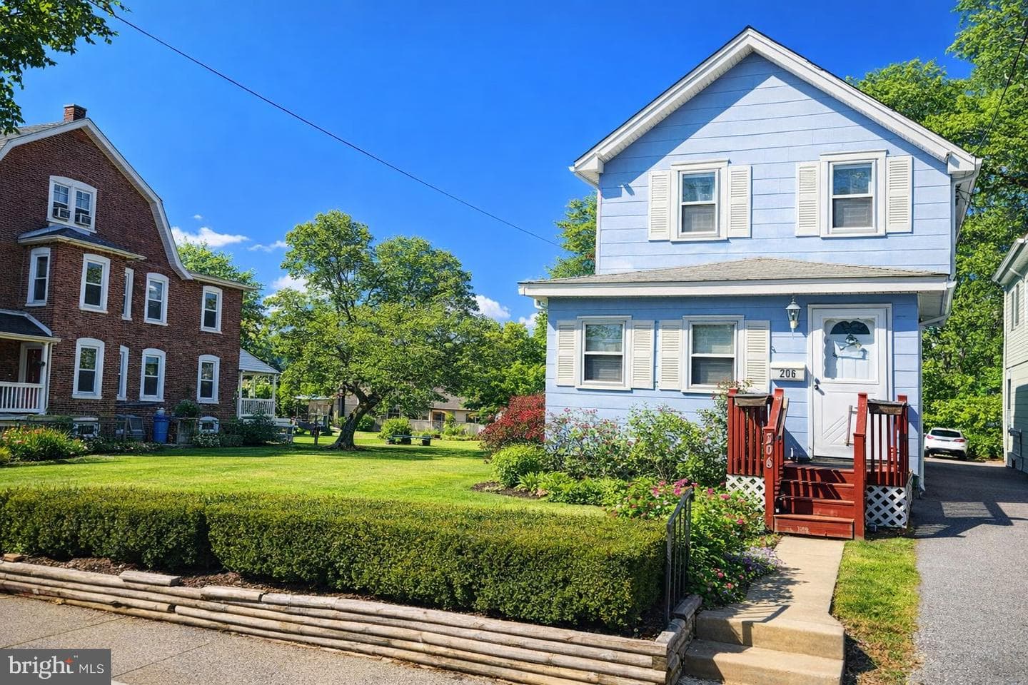 206 Lowrys Lane photo 1