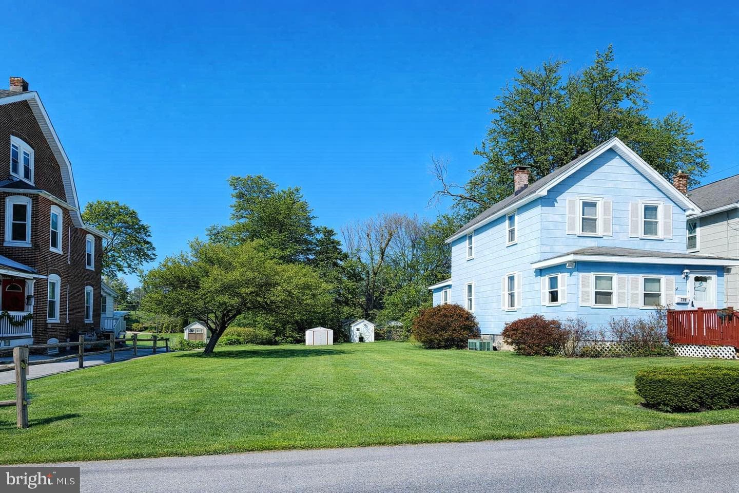 206 Lowrys Lane photo 2