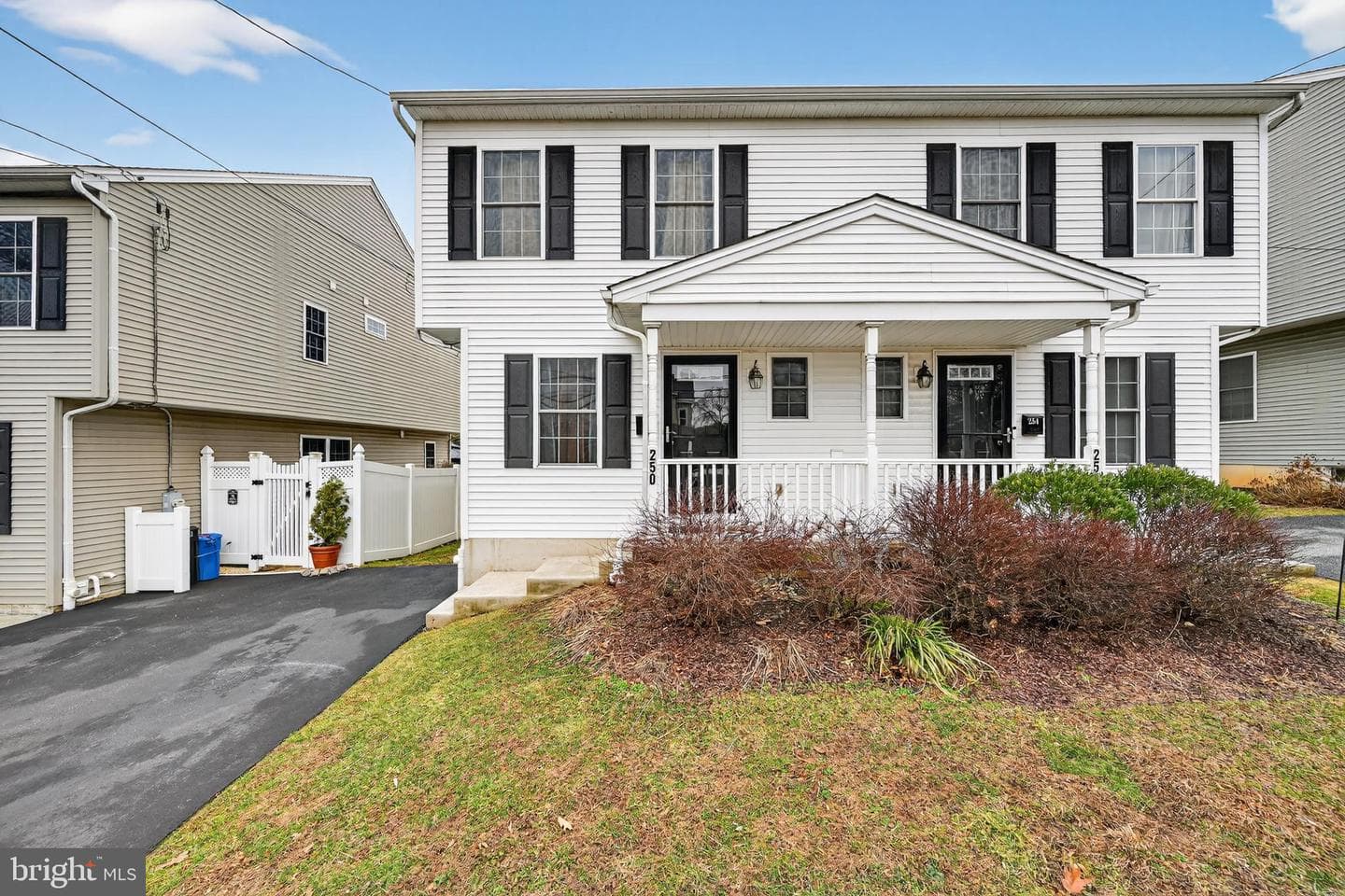250 Davis Avenue photo 1