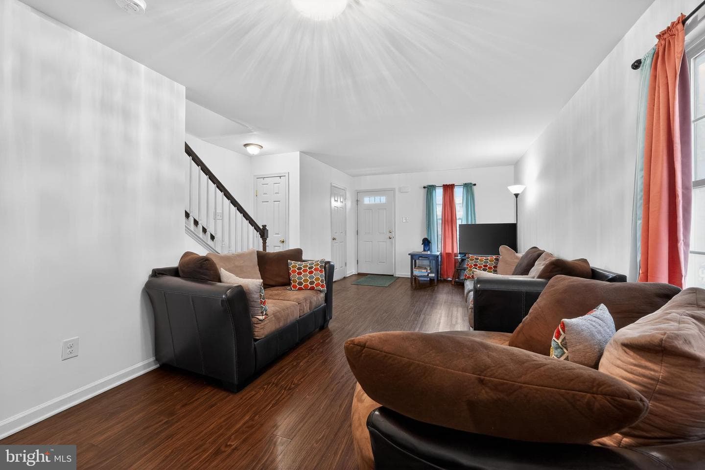250 Davis Avenue photo 10