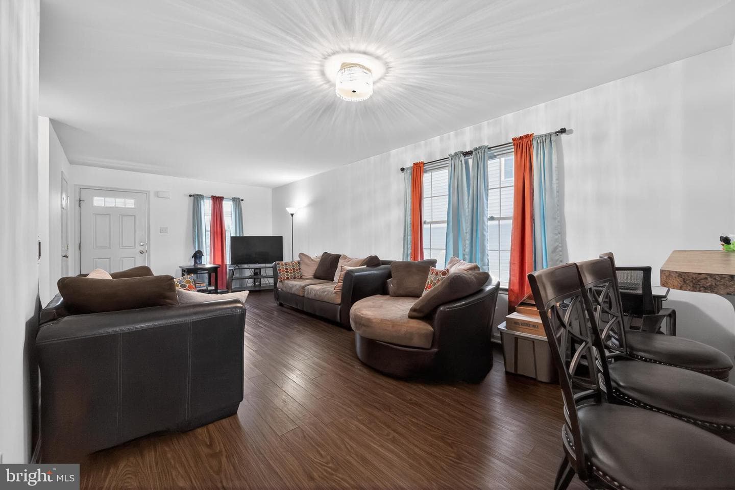 250 Davis Avenue photo 11