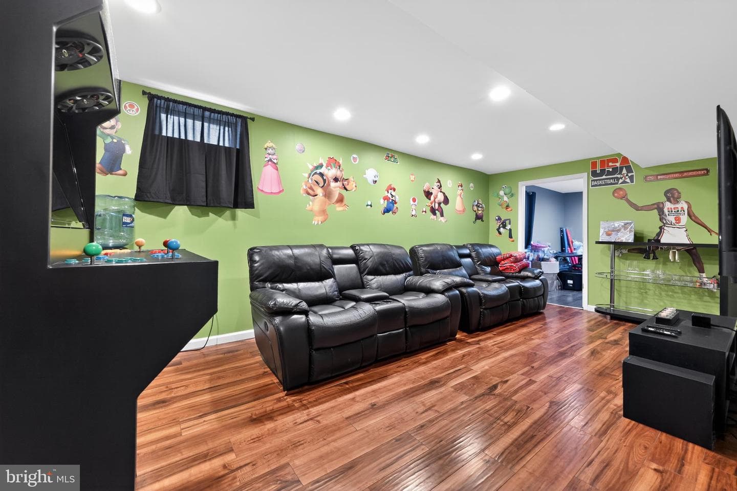 250 Davis Avenue photo 17
