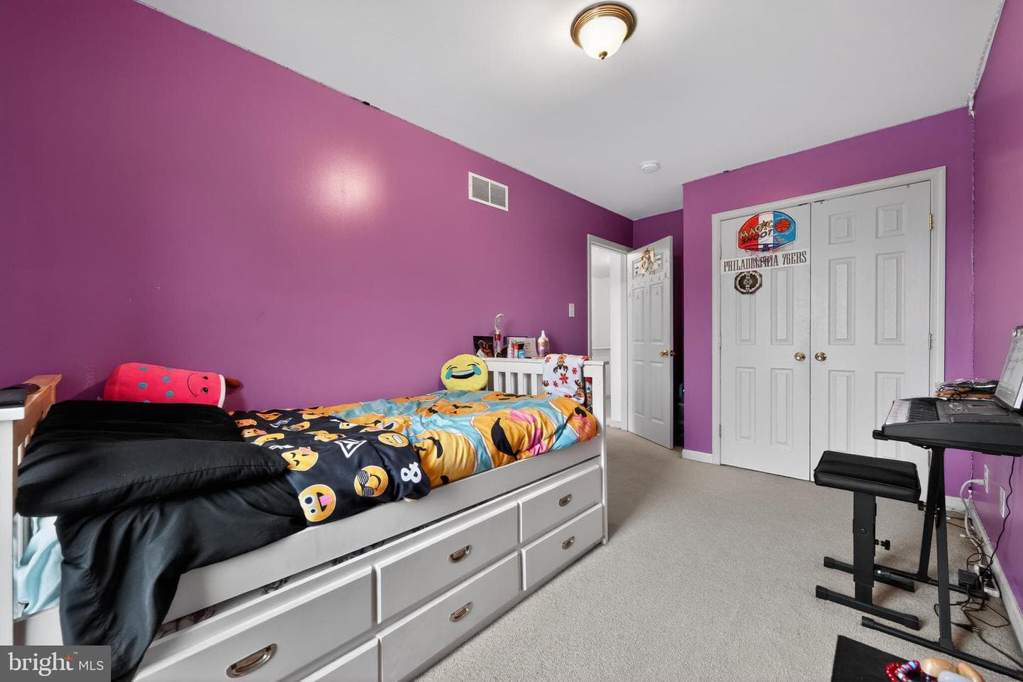 250 Davis Avenue photo 32