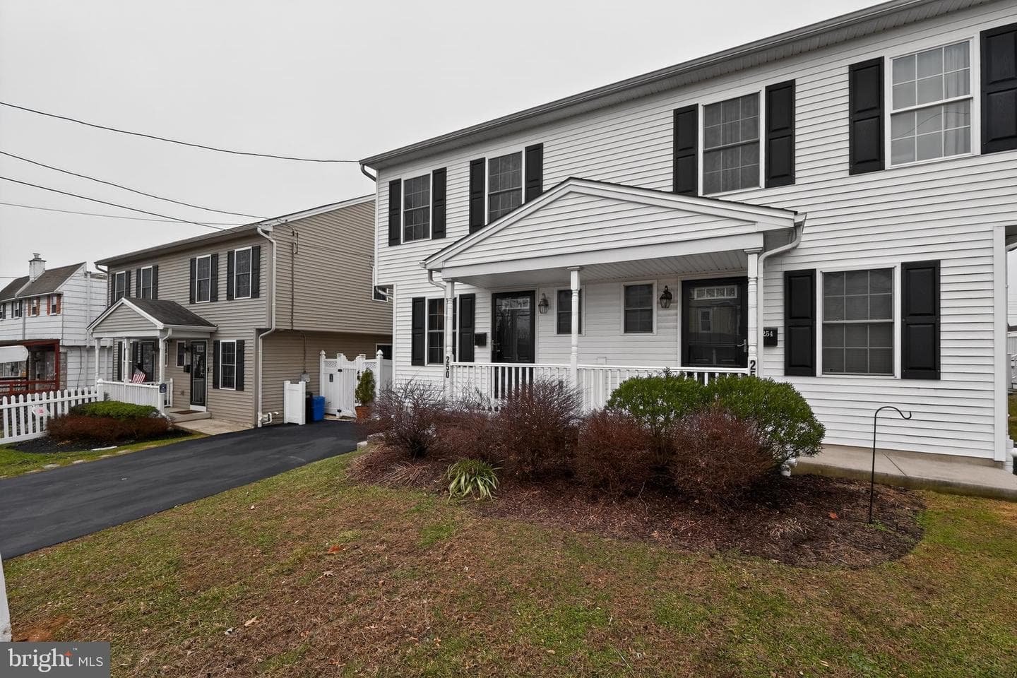 250 Davis Avenue photo 4