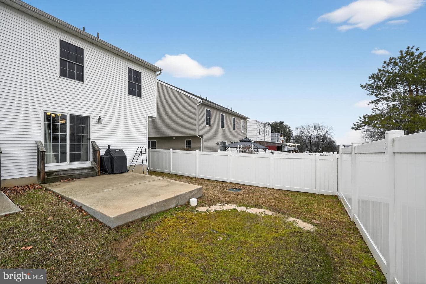 250 Davis Avenue photo 6