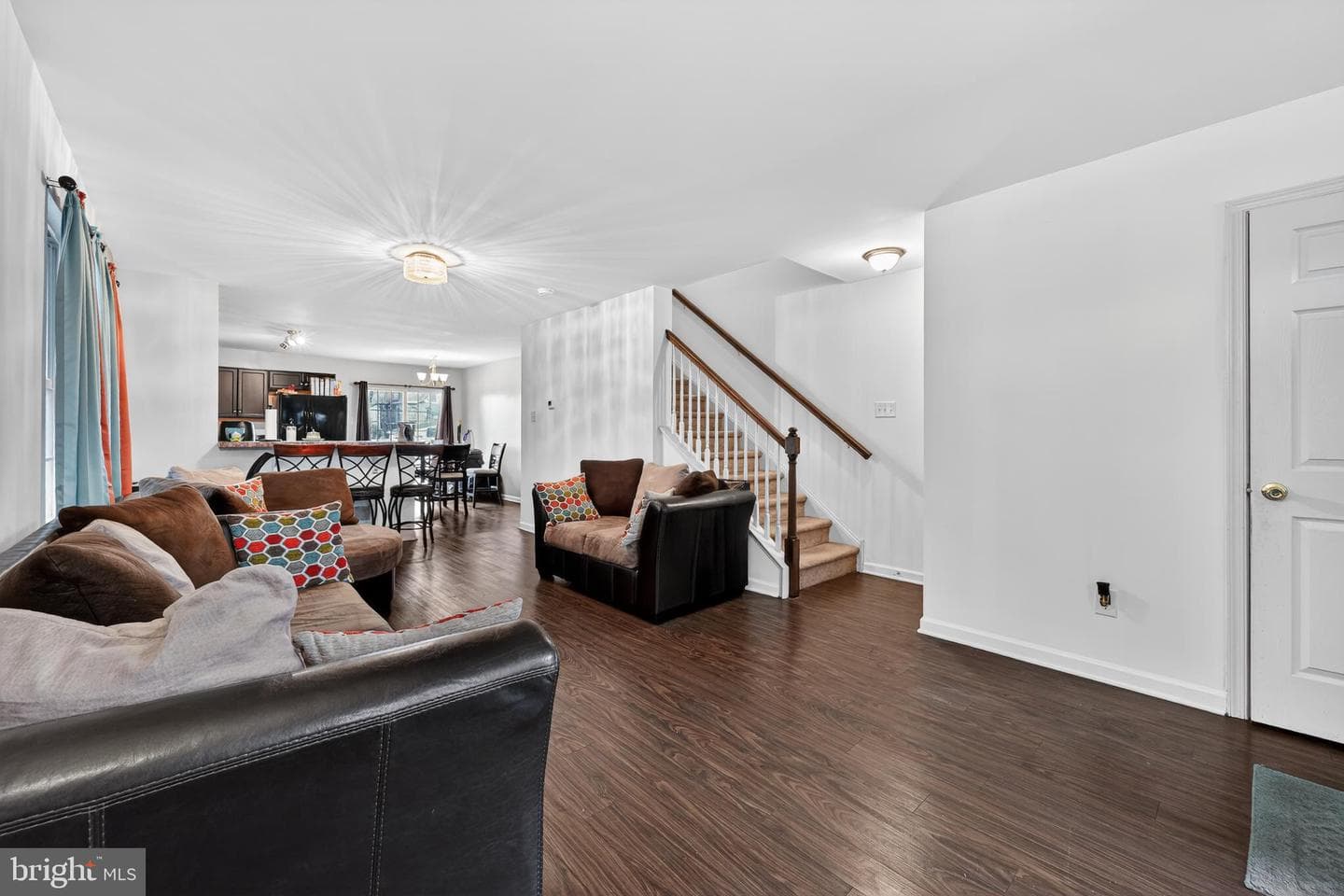 250 Davis Avenue photo 8