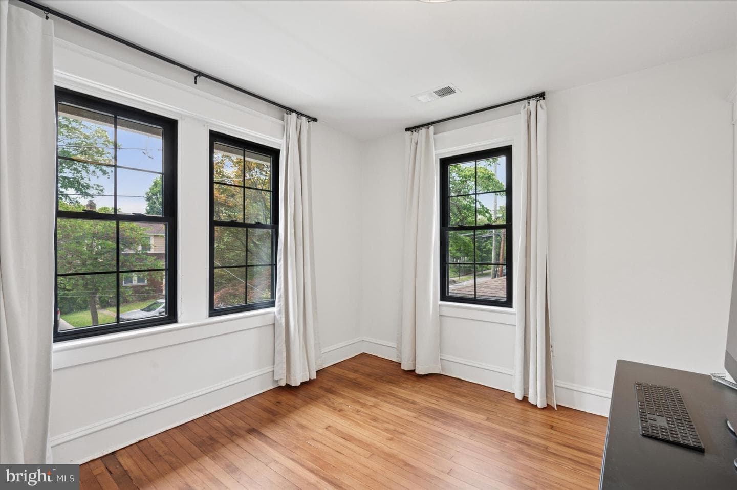 407 S Jackson Street photo 25