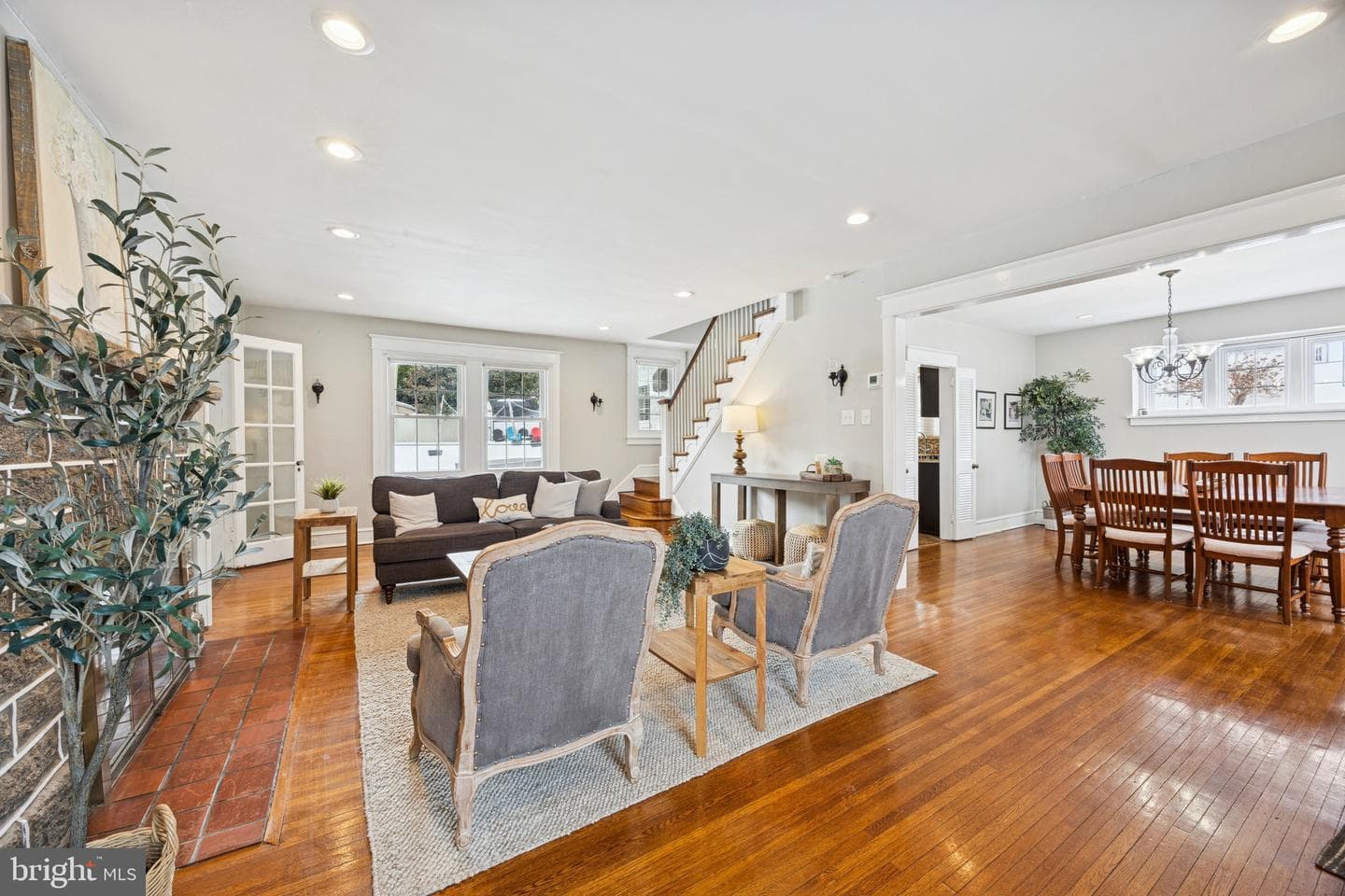 120 W Springfield Road photo 4